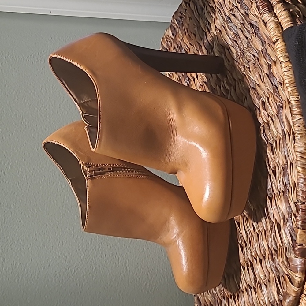 Steve Madden Camel Booties